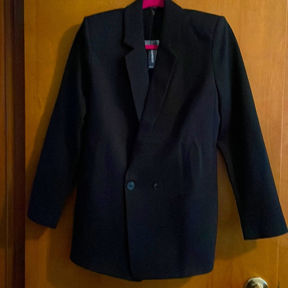 NWT!!! We bought this as a backup for a wedding but wasn’t needed.